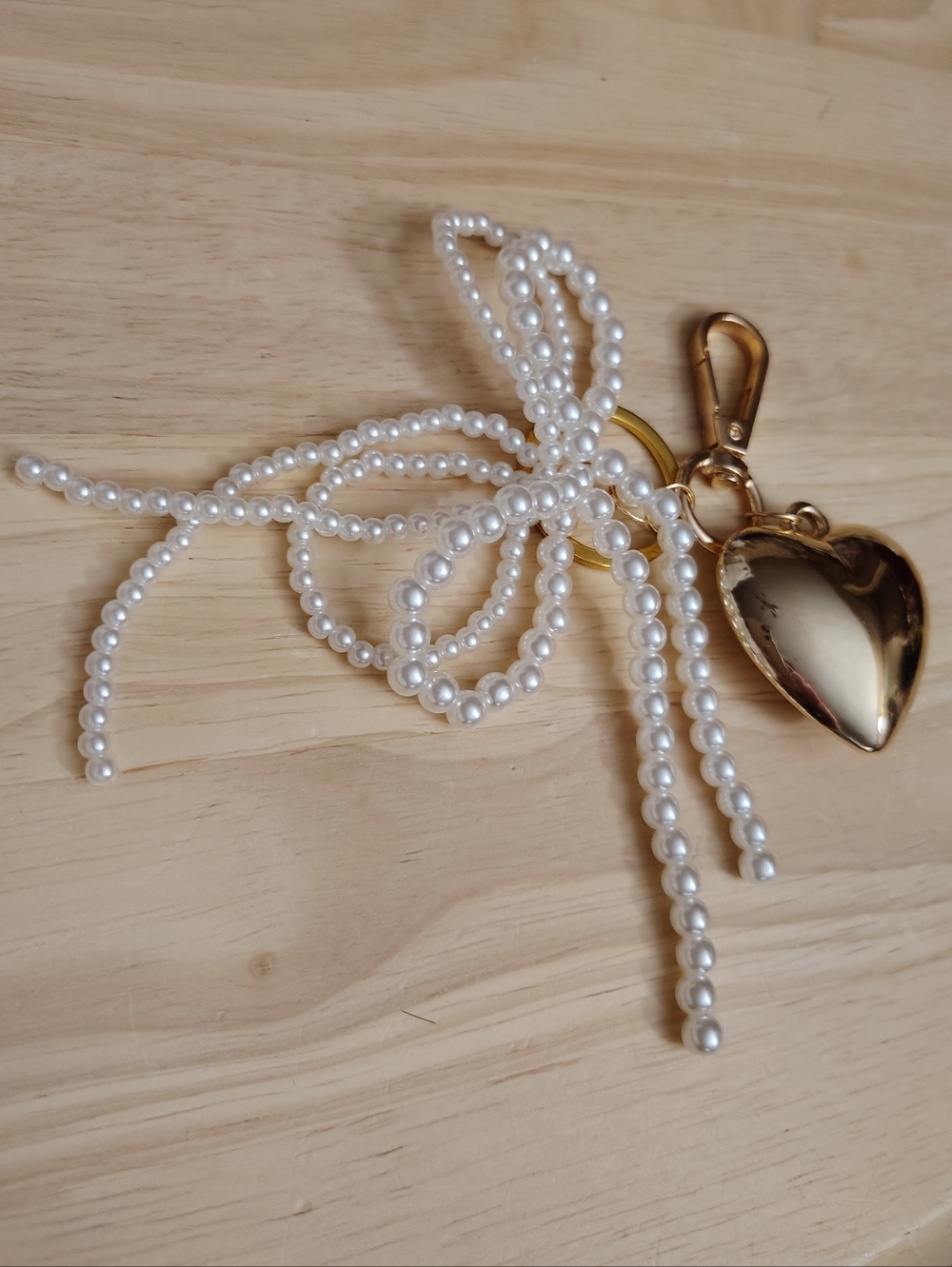 Y2K Urban Outfitters Large Pearl Bow Gold Heart Charm Clip Accessory Keychain